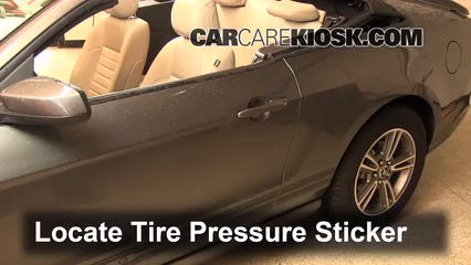 2013 Ford Mustang 3.7L V6 Convertible Pneus et roues Vérifier la pression des pneus